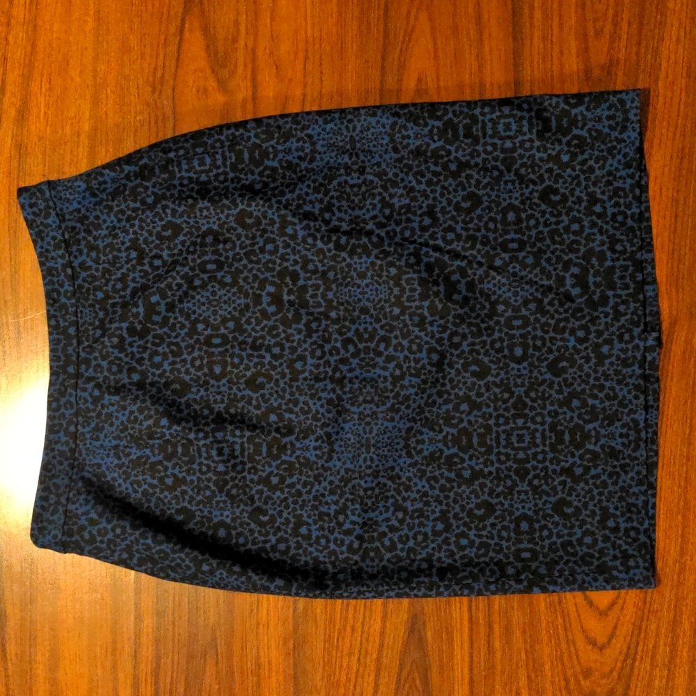 3/$30 - Halogen Blue Cheetah Mandala Pencil Skirt - 10